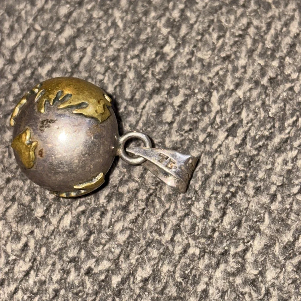 VTG 925 Sterling Silver Globe Pendant Necklace Harmony Bell Chime Travel Charm